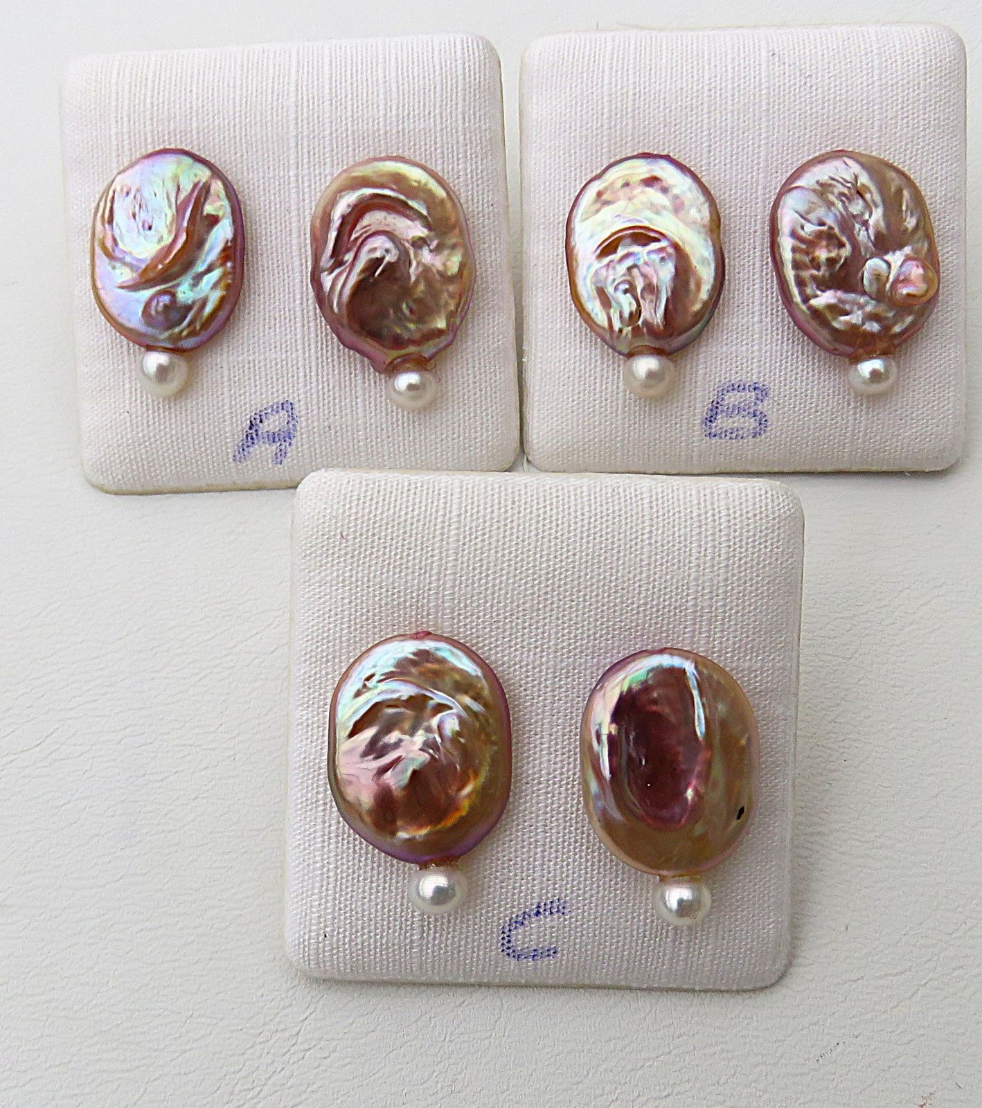 Süßwasser Coin und Bouton Perlen Ohrstecker naturfarben handgefertigt TOP 5730